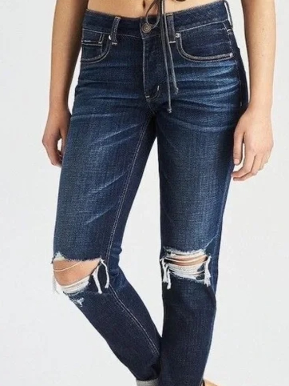 American Eagle Distressed Knee Tomgirl Jean Size 16
